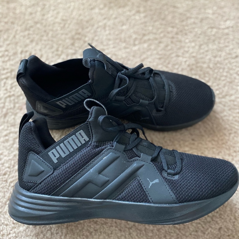 Athletic shoes